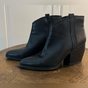 Naturalizer Fairmont Black Leather Booties Size 10
